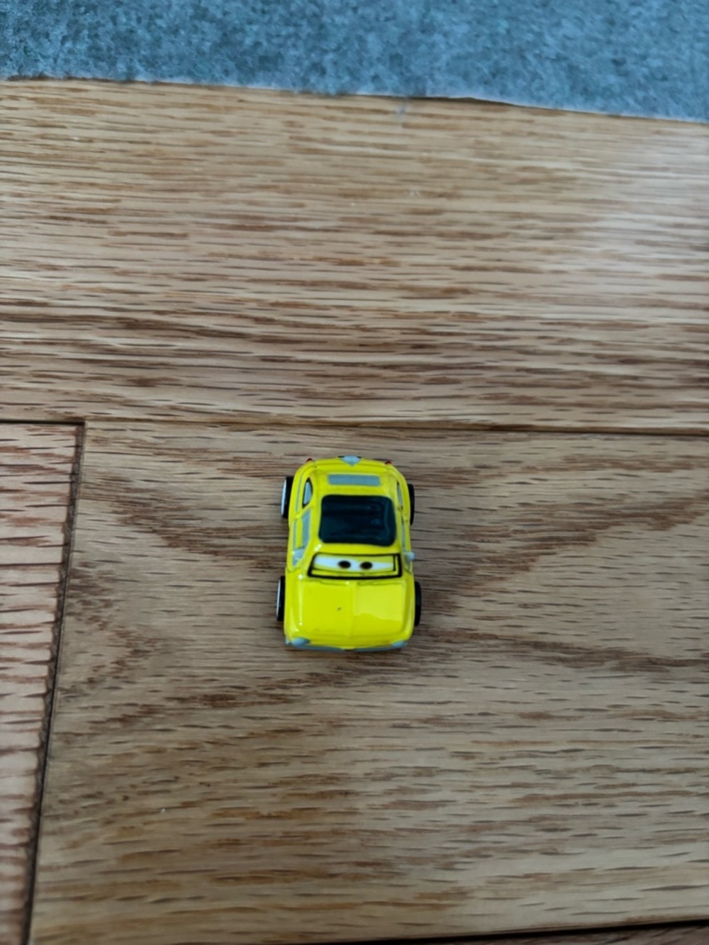Disney Pixar Cars Mini Figure Luigi - Mattel